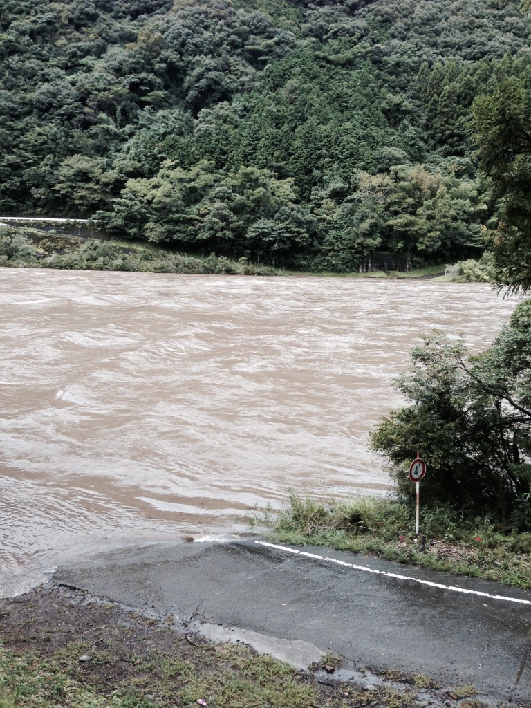 四万十川での鮎釣りも大詰め 大水で増水後2 3日して水が澄んできた頃が狙い目 しまんトロッコガイド 地元のおばちゃんブログ 四万十川での鮎釣りも大詰め 大水で増水後2 3日して水が澄んできた頃が狙い目 しまんトロッコガイド 地元のおばちゃんブログ
