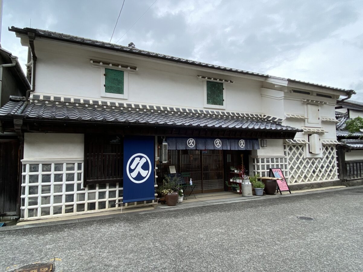 佐川町の旧竹村呉服店、現在は雑貨キリン館