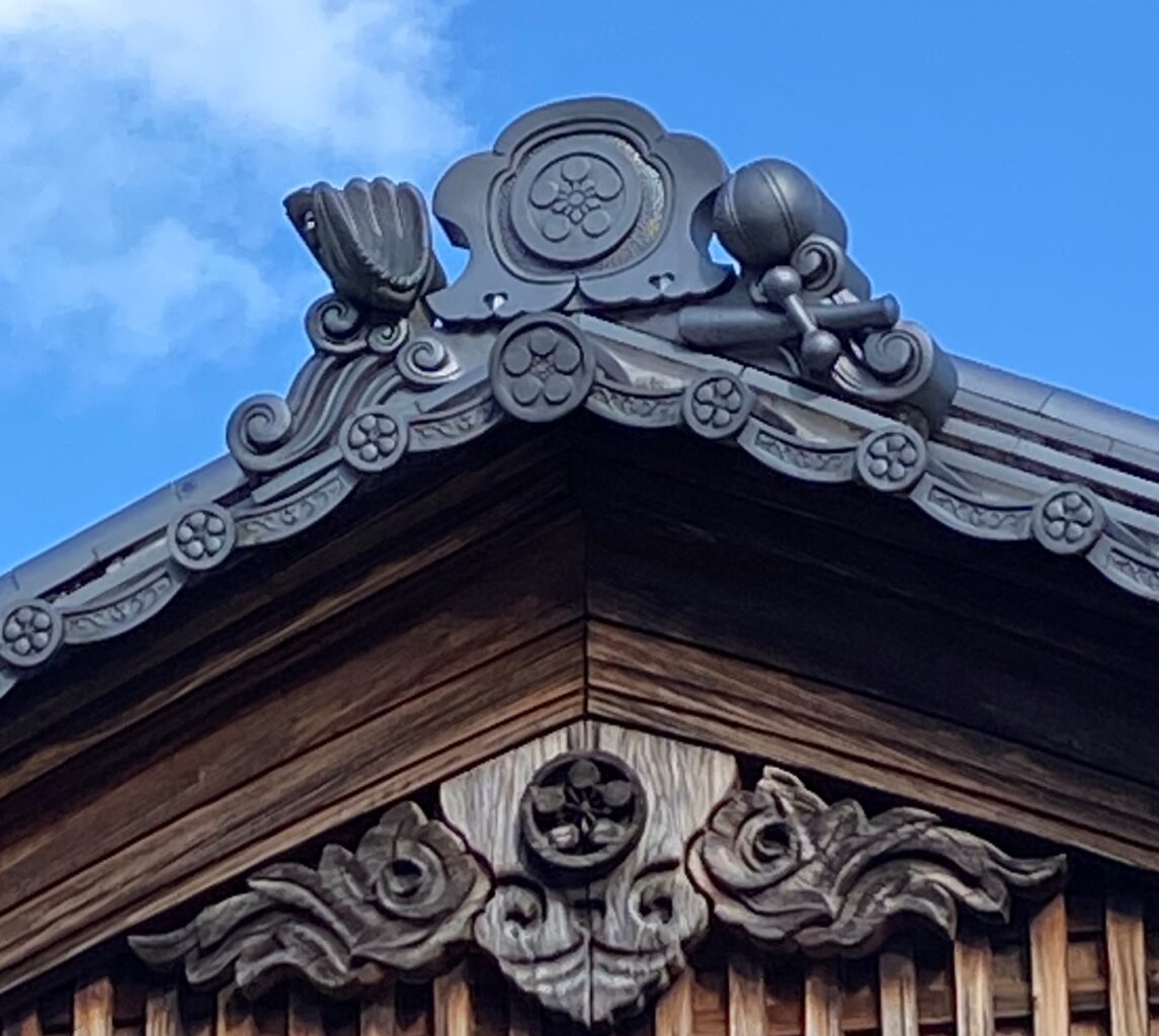 名教館の屋根瓦